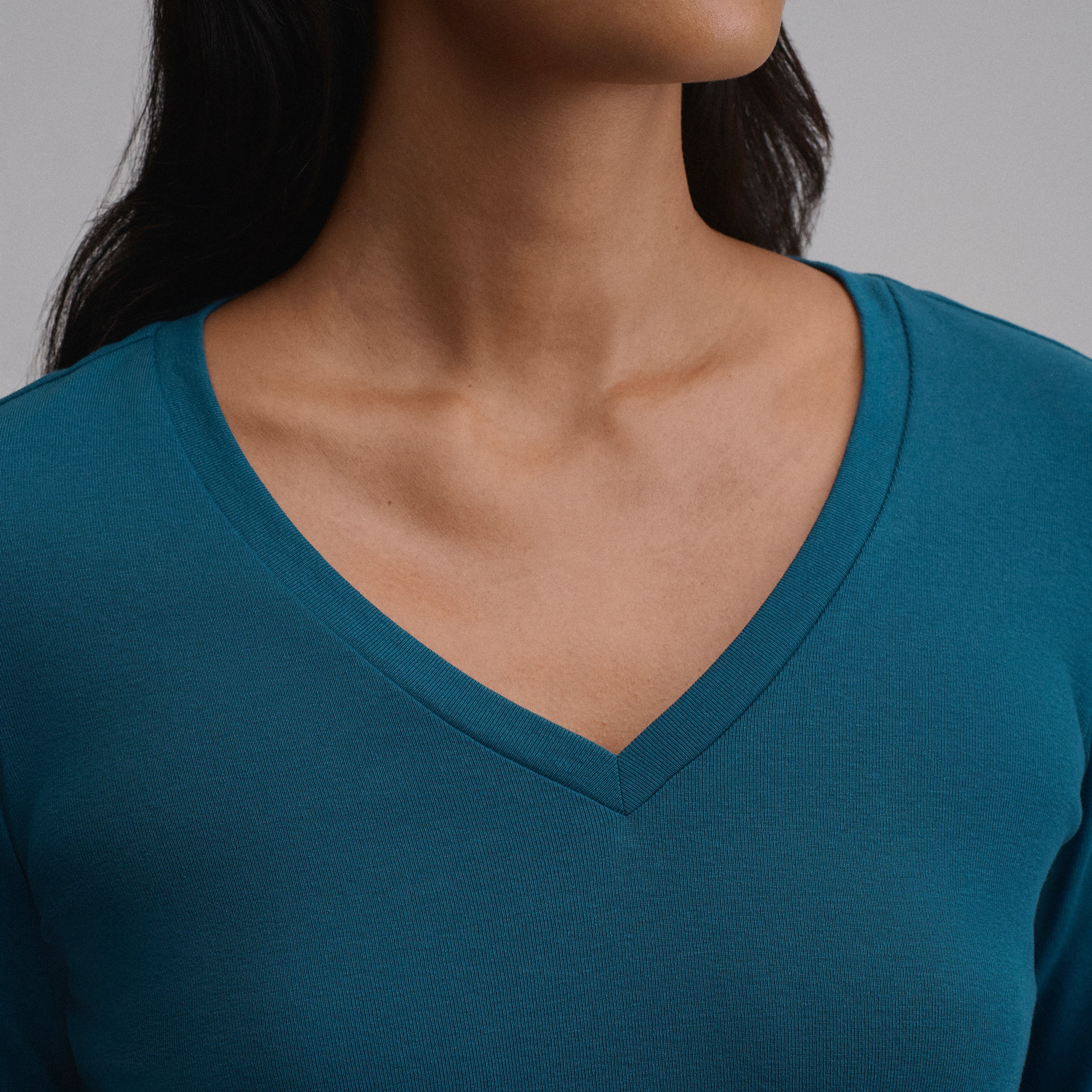 Women's Everyday Long-Sleeve V-Neck T-Shirt