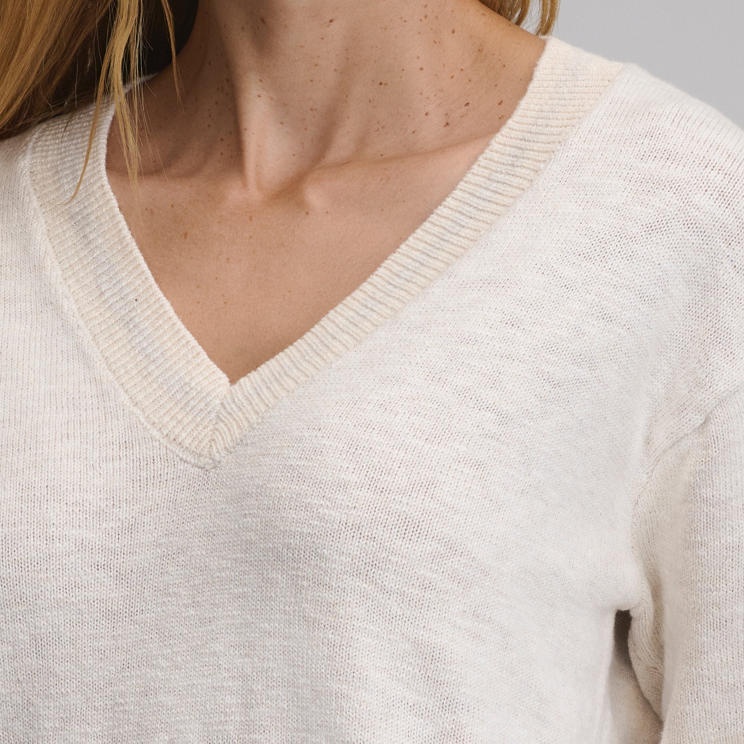 Women's Everyday V-Neck Sweater - Tipped Collar