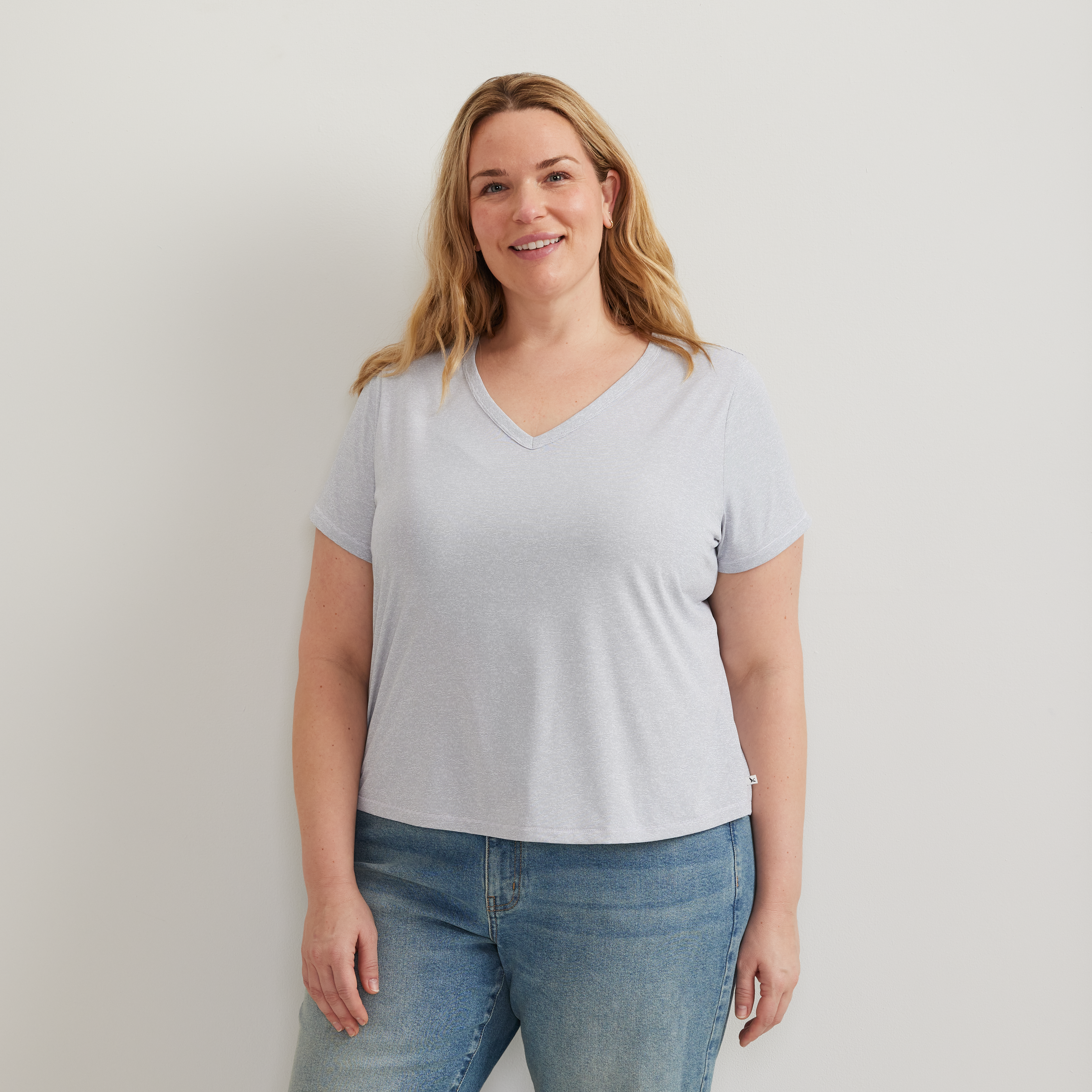 Women's Trek Light Hike Short-Sleeve V-Neck T-Shirt